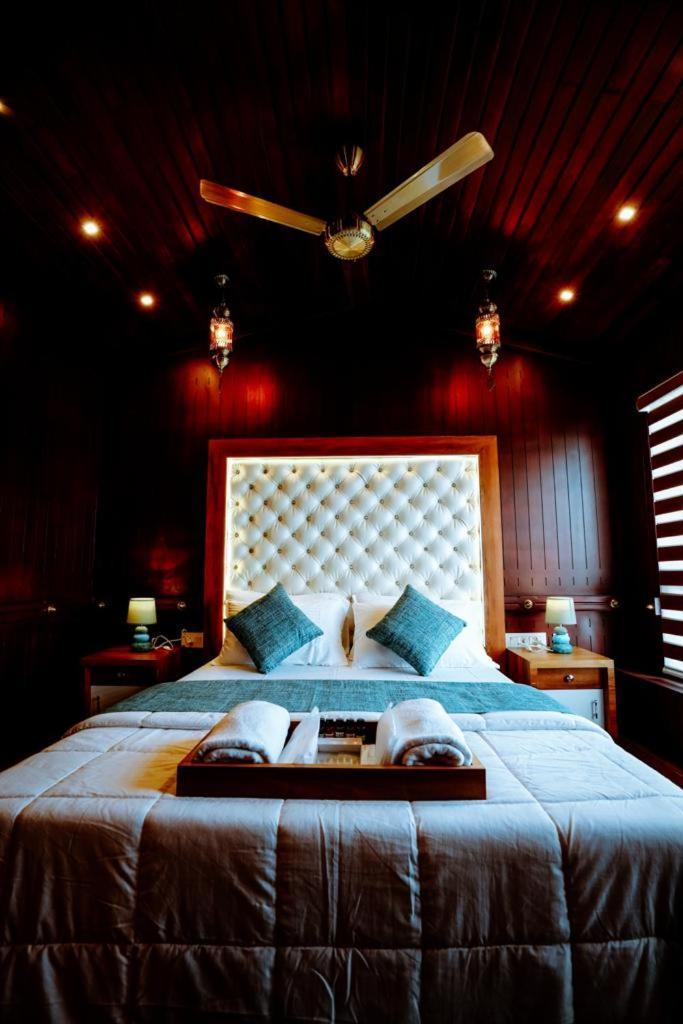 Hotel Why Not Houseboat Alappuzha Esterno foto