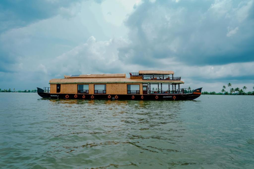 Hotel Why Not Houseboat Alappuzha Esterno foto