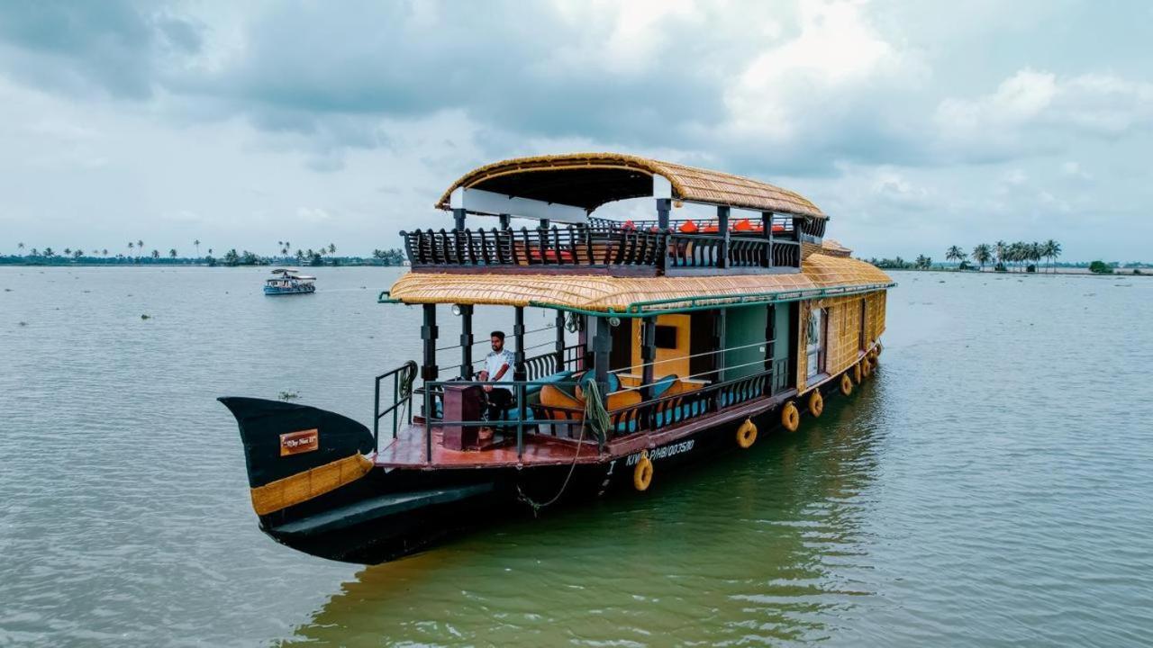 Hotel Why Not Houseboat Alappuzha Esterno foto