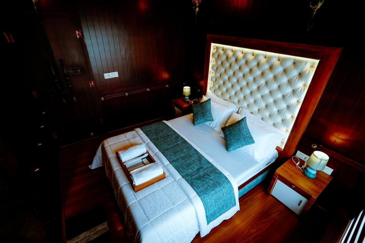 Hotel Why Not Houseboat Alappuzha Esterno foto