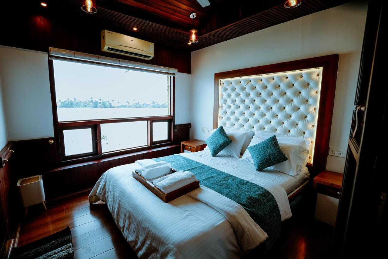 Hotel Why Not Houseboat Alappuzha Esterno foto