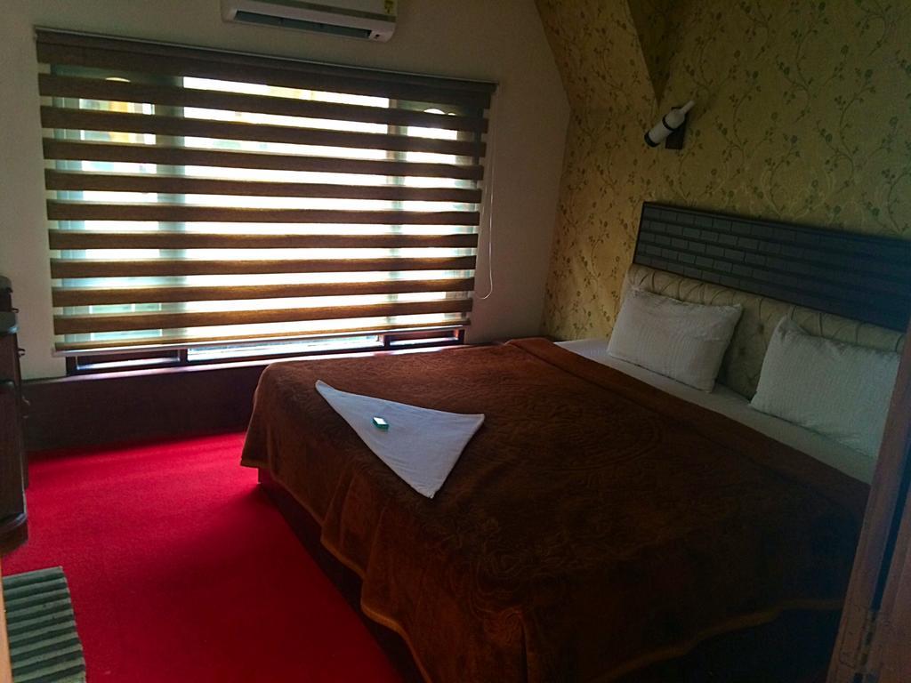 Hotel Why Not Houseboat Alappuzha Esterno foto