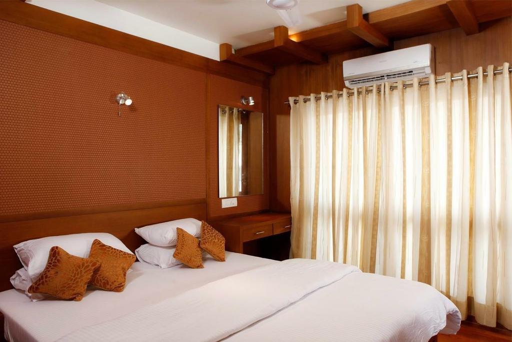 Hotel Why Not Houseboat Alappuzha Esterno foto
